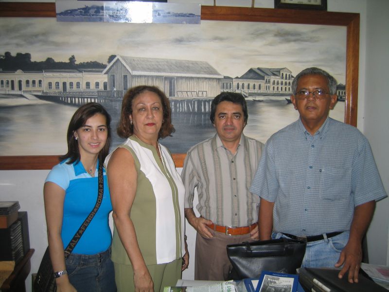 Advogado Ismaelino Valente com esposa e filha